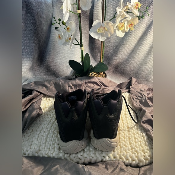 Size 7 gently worn, Slate gray YEEZY 500 High Sneakers - Picture 7 of 15